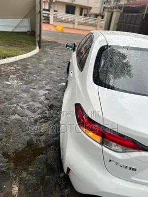 Toyota Corolla LE 2021 White