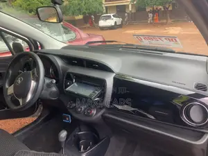 Toyota Vitz 2014 Gold