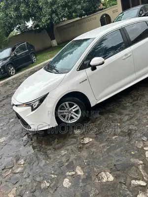 Toyota Corolla LE 2021 White