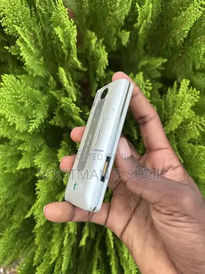 Sony Ericsson K770 Gold