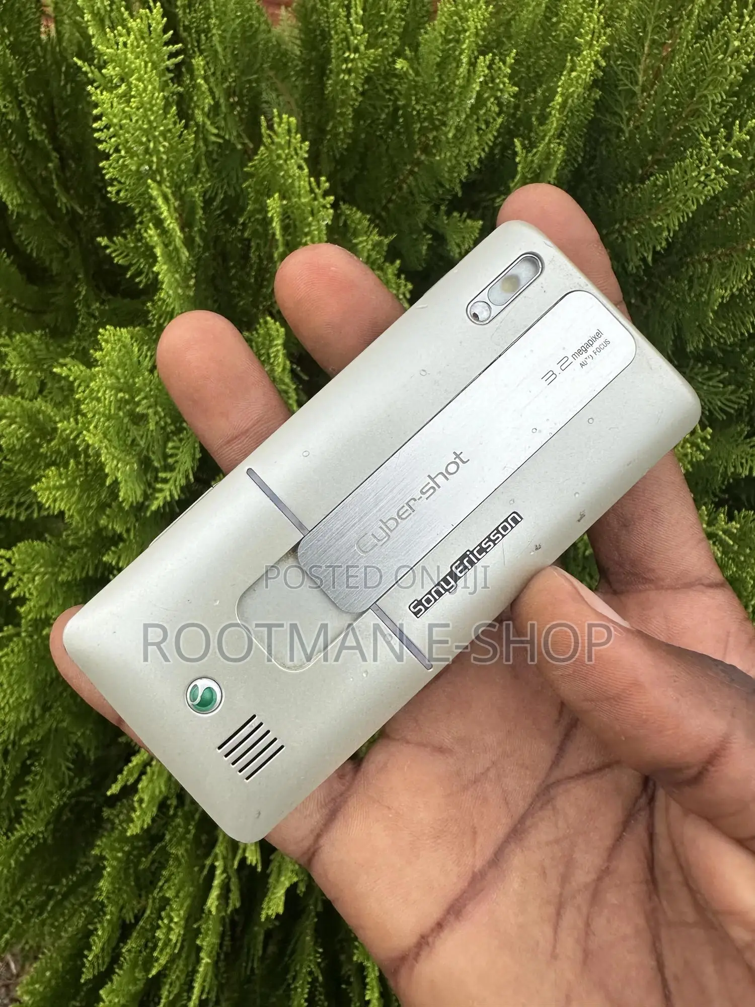 Sony Ericsson K770 Gold