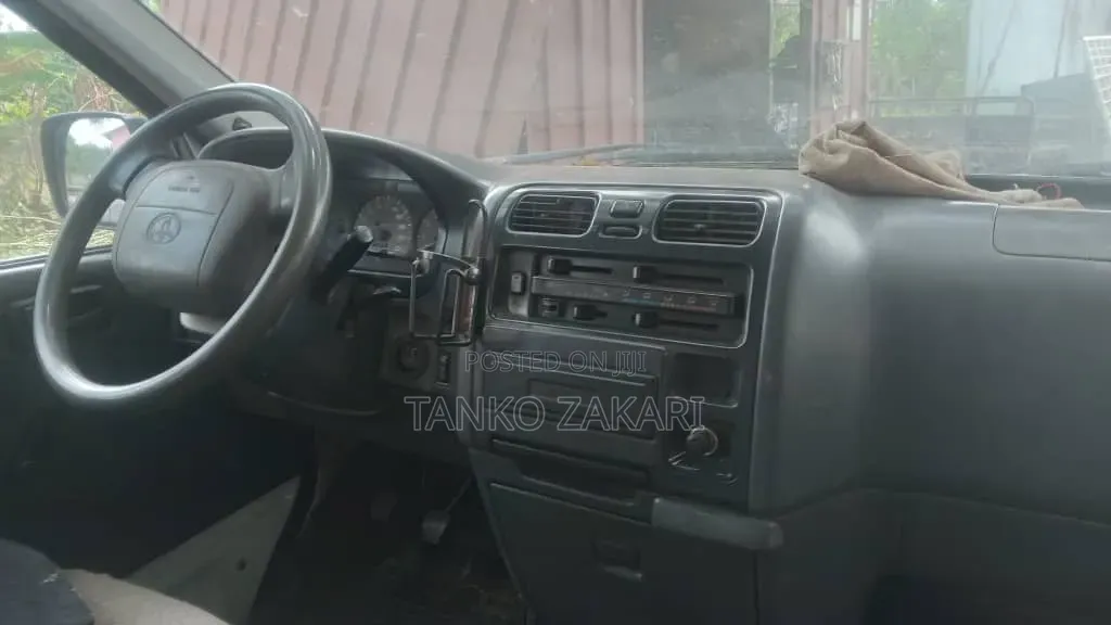 Toyota HiAce 1987 White