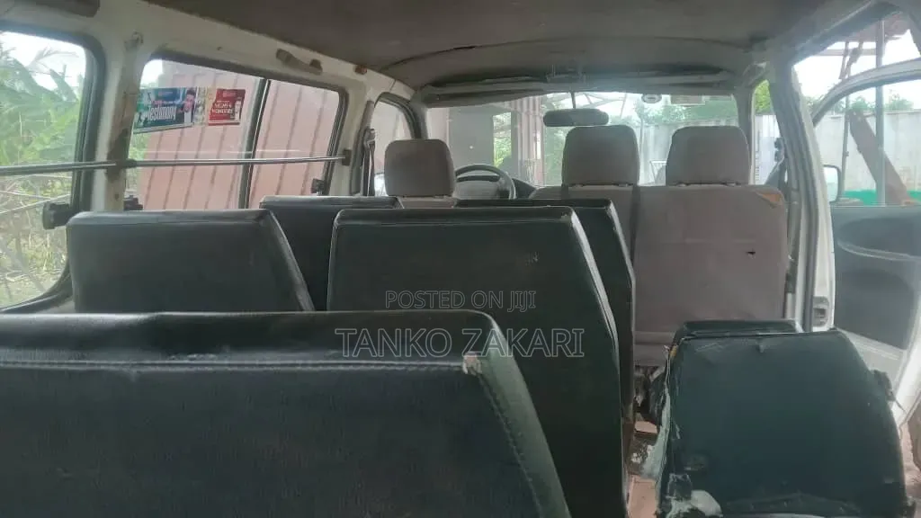 Toyota HiAce 1987 White
