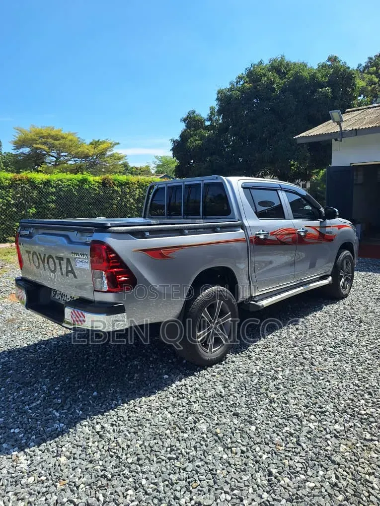 Toyota Hilux 2020 Silver