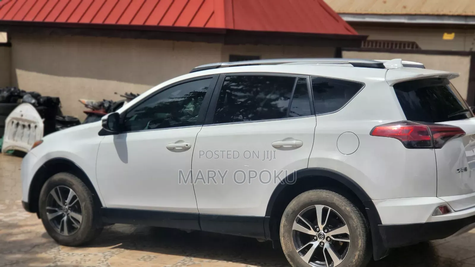 Toyota RAV4 XLE AWD (2.5L 4cyl 6A) 2017 White
