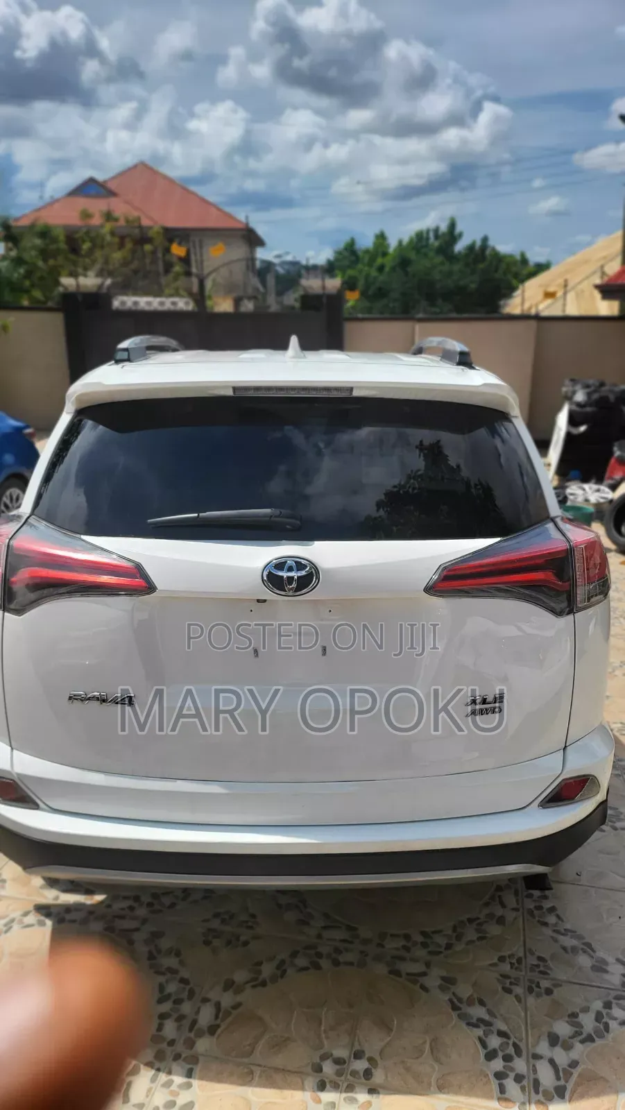 Toyota RAV4 XLE AWD (2.5L 4cyl 6A) 2017 White