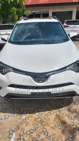 Toyota RAV4 XLE AWD (2.5L 4cyl 6A) 2017 White