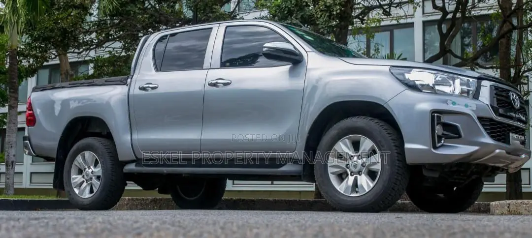 Land Cruiser Pick Up for Rent