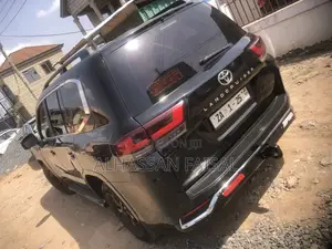 Toyota Land Cruiser 5.7 V8 2011 Black