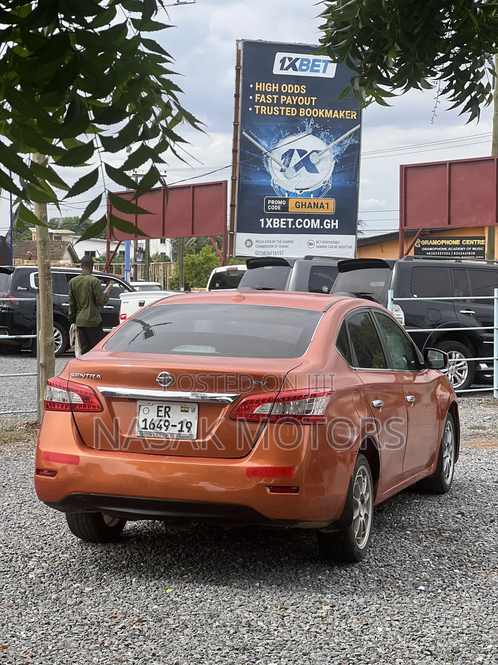 Nissan Sentra SV 4dr Sedan (1.8L 4cyl CVT) 2015 Orange