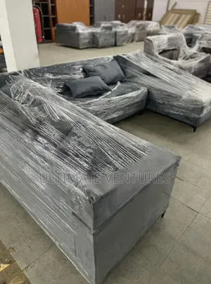 Modern Gray L-Shaped Sectional Sofa With Chaise