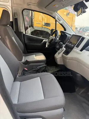 Toyota HiAce 2022 Off white