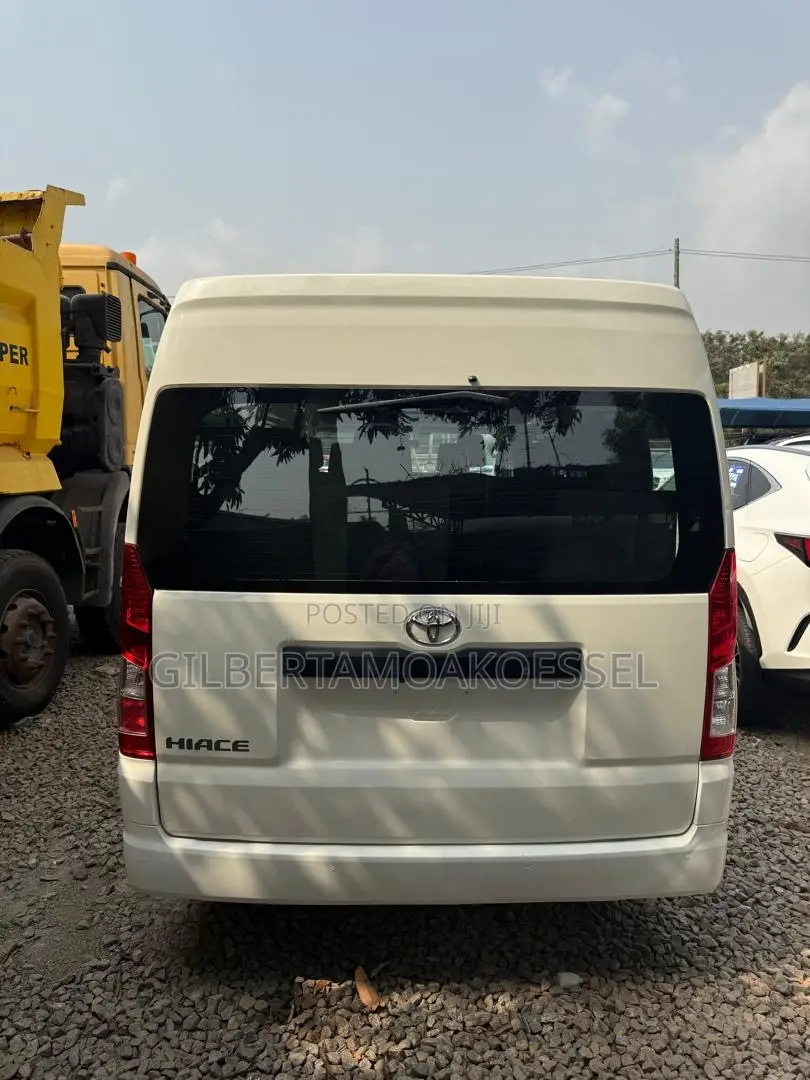 Toyota HiAce 2022 Off white