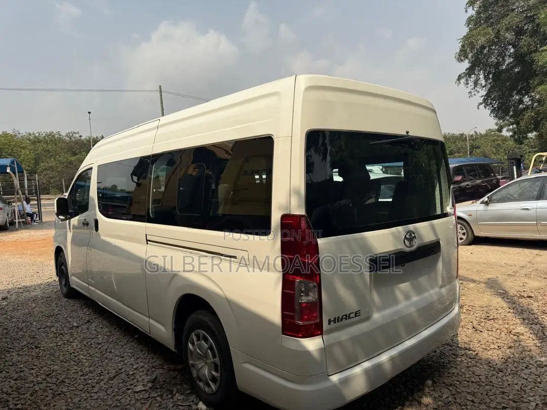 Toyota HiAce 2022 Off white