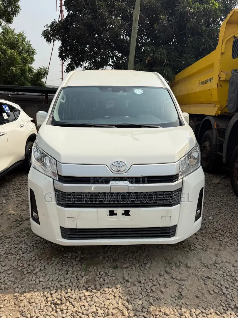 Toyota HiAce 2022 Off white