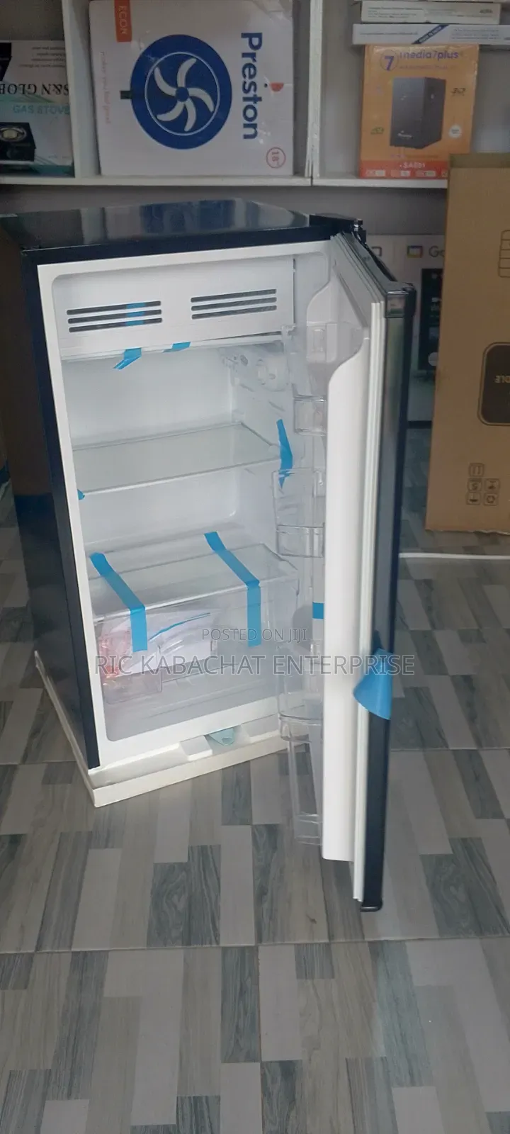 Single Door Door Fridge With Lock and Key
