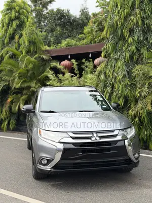 Mitsubishi Outlander SE FWD 2018 Gray