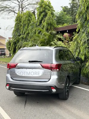 Mitsubishi Outlander SE FWD 2018 Gray