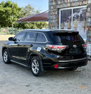 Toyota Highlander LE 4x2 (2.7L 4cyl 6A) 2017 Black