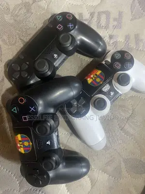 Play Station 4 Console