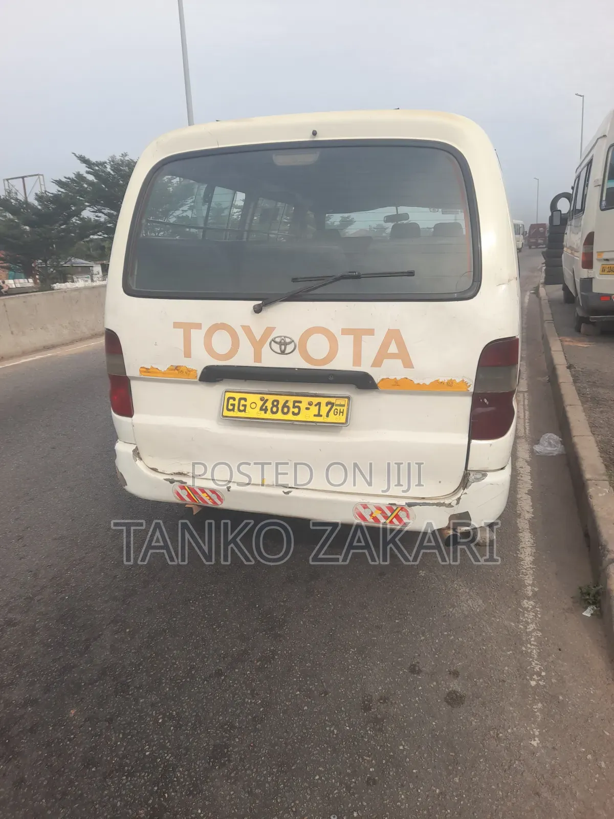 Toyota HiAce 1987 White