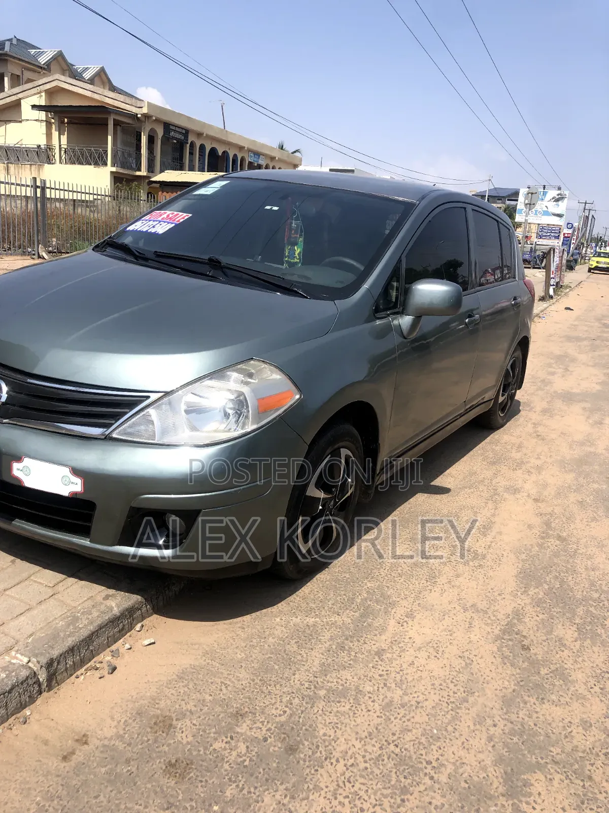 Nissan Versa 1.8 SL Hatchback 2012 Gray