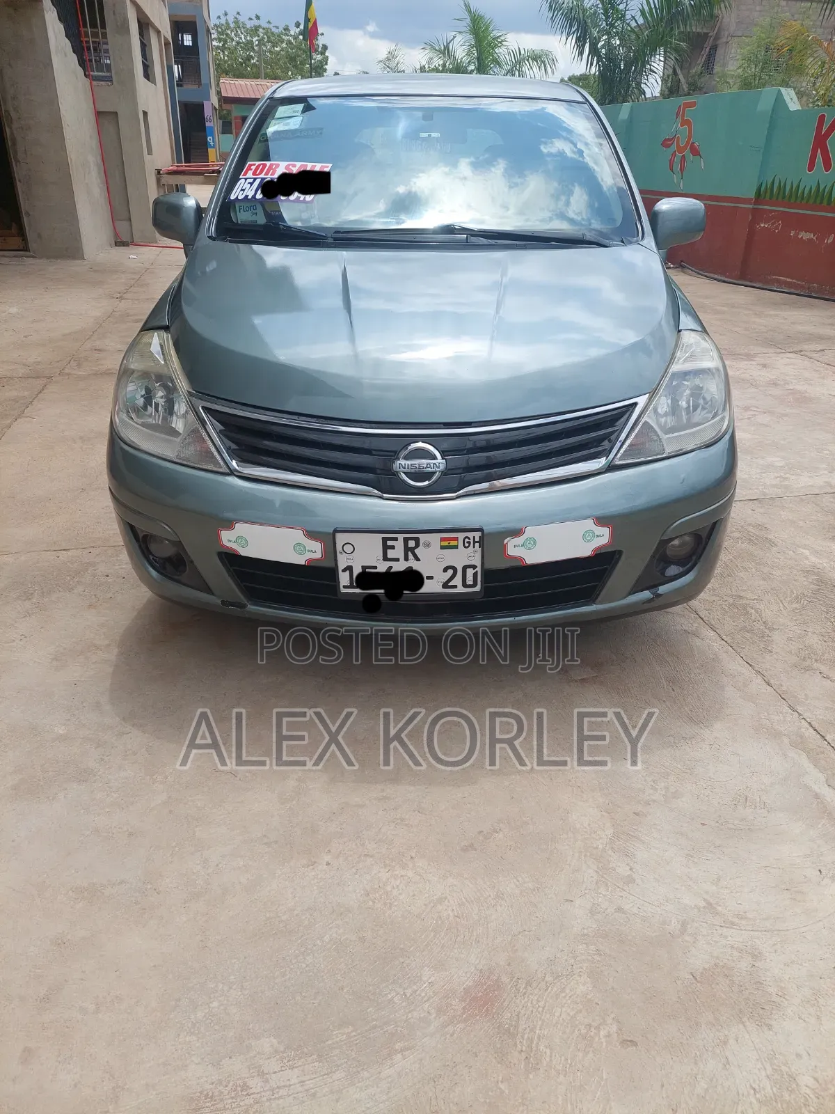 Nissan Versa 1.8 SL Hatchback 2012 Gray