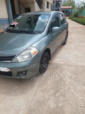 Nissan Versa 1.8 SL Hatchback 2012 Gray