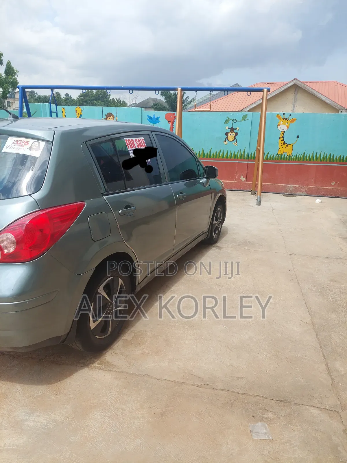 Nissan Versa 1.8 SL Hatchback 2012 Gray