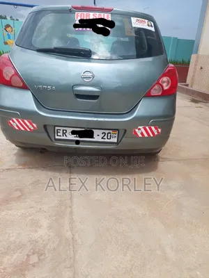 Nissan Versa 1.8 SL Hatchback 2012 Gray