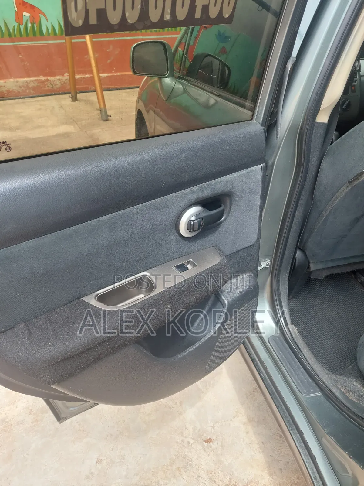Nissan Versa 1.8 SL Hatchback 2012 Gray