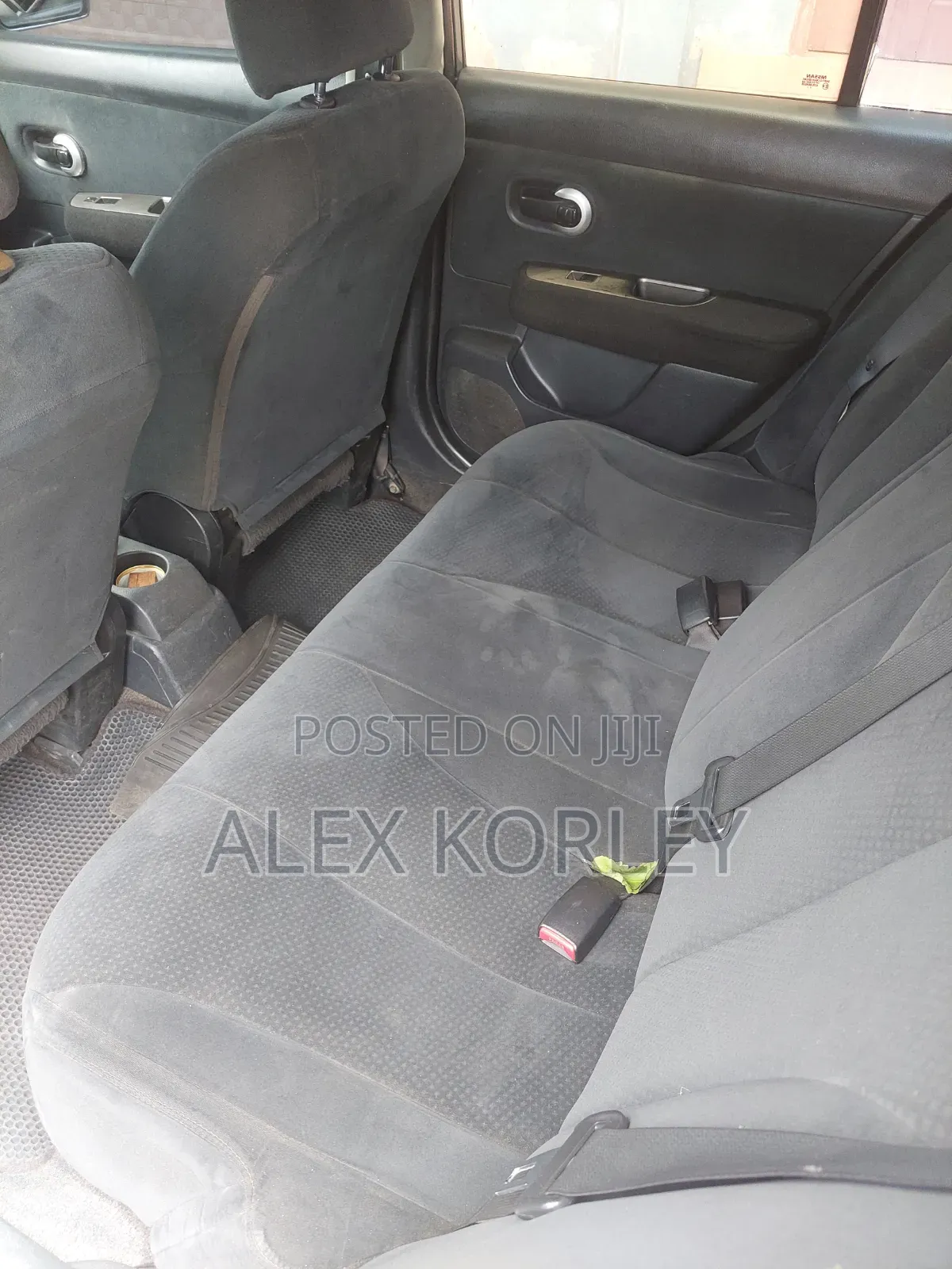 Nissan Versa 1.8 SL Hatchback 2012 Gray