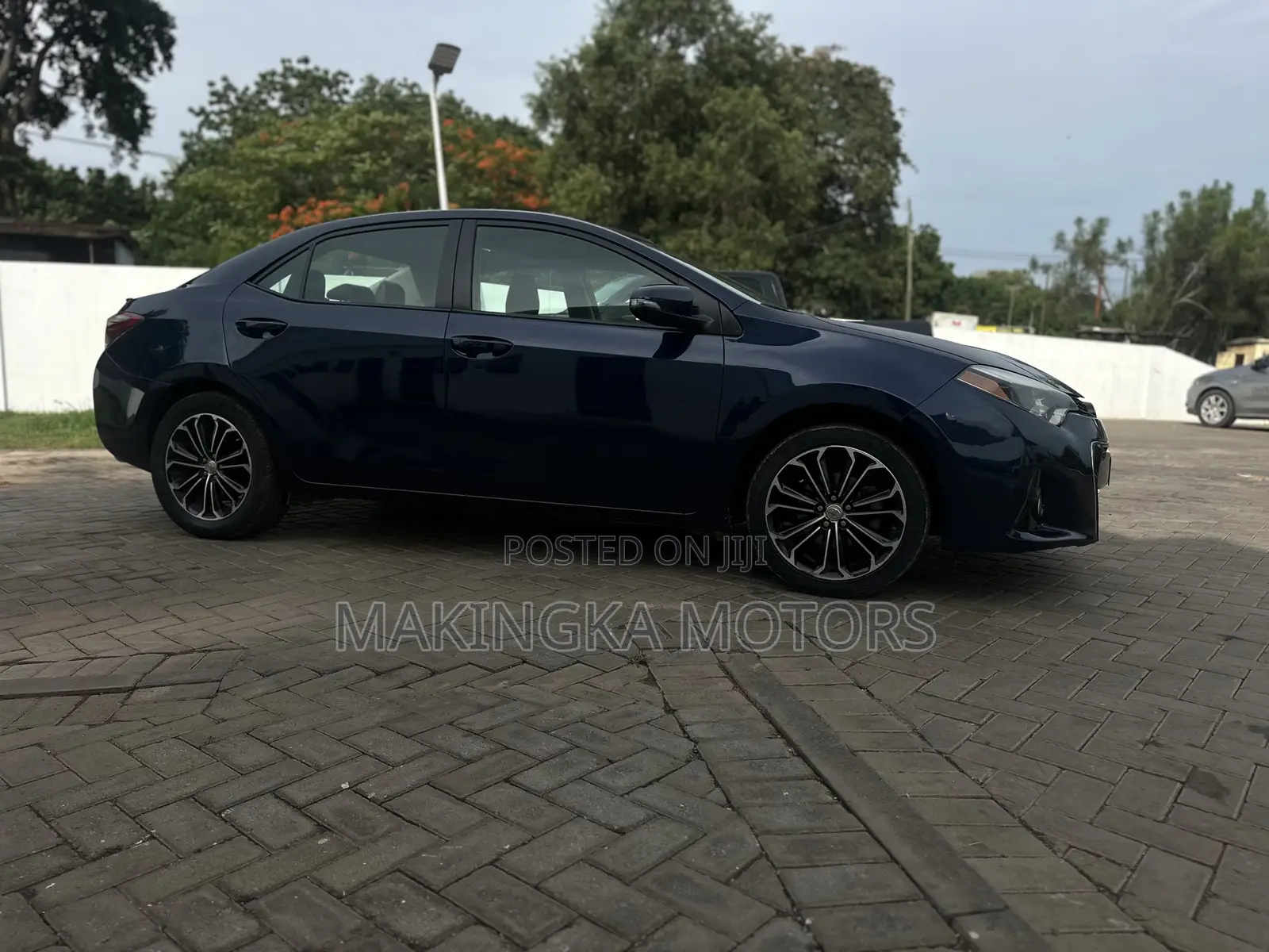 Toyota Corolla SE Special Edition 4dr Sedan (1.8L 4cyl CVT) 2017 Blue