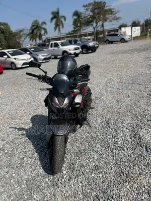 Kawasaki Z900 2025 Red
