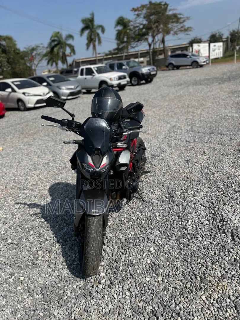 Kawasaki Z900 2025 Red