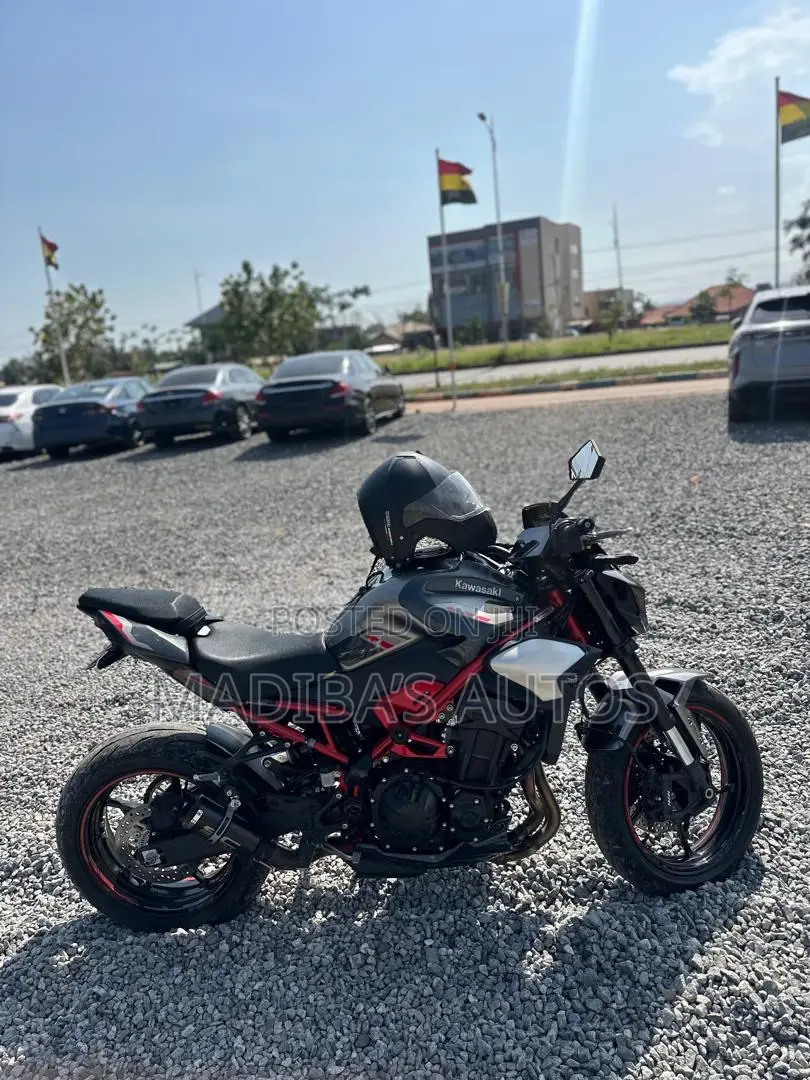 Kawasaki Z900 2025 Red