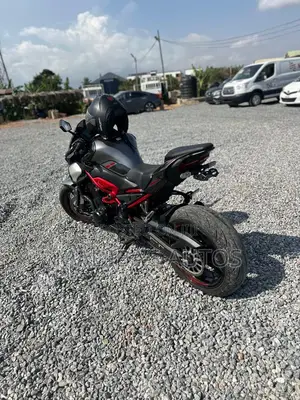 Kawasaki Z900 2025 Red