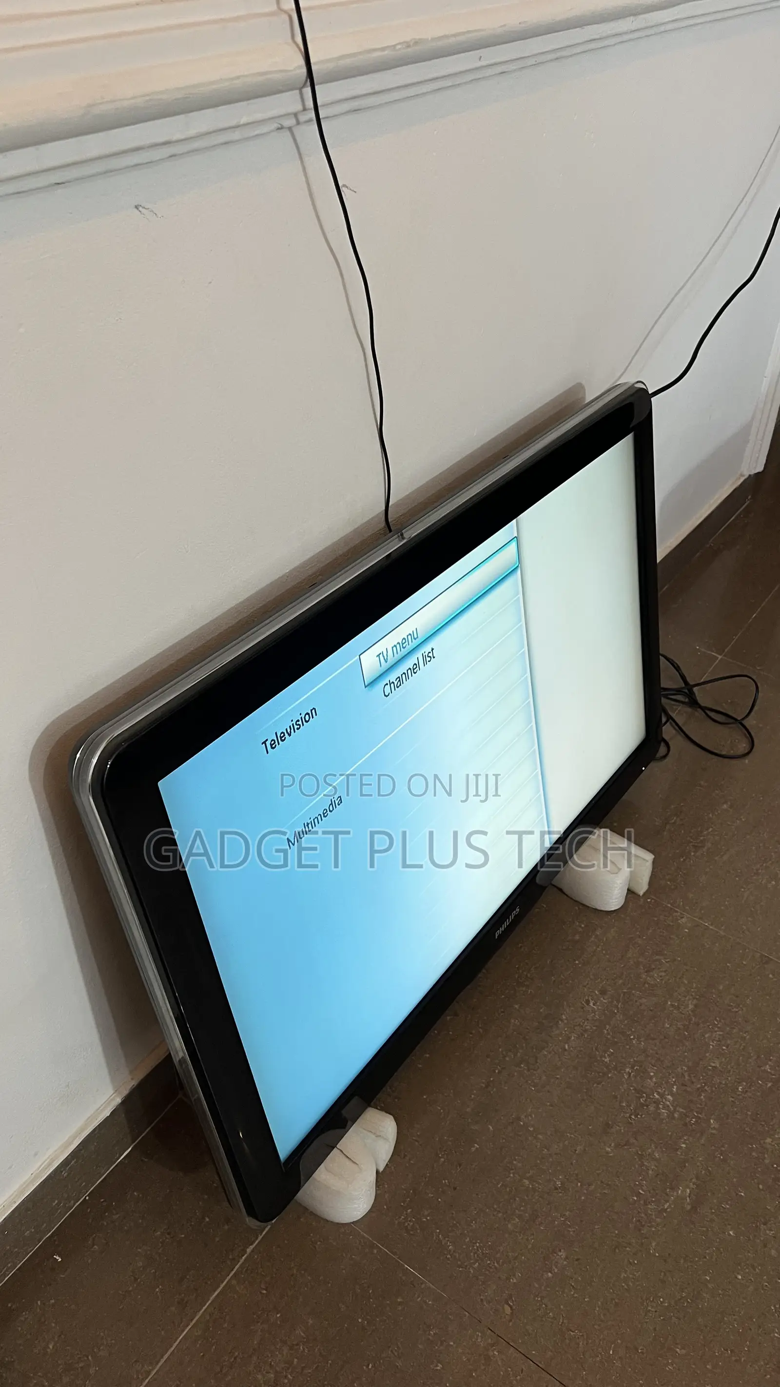 Home Used 37” Philips Tv With Decoder