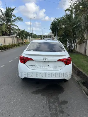 Toyota Corolla XSE 4dr Sedan (1.8L 4cyl CVT) 2017 White