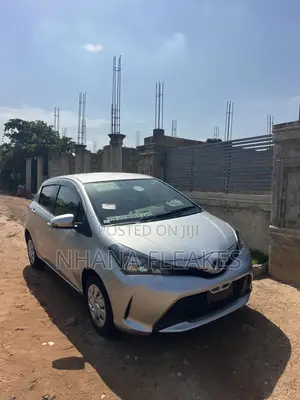 Toyota Vitz 1.0 FWD 5dr 2015 Silver