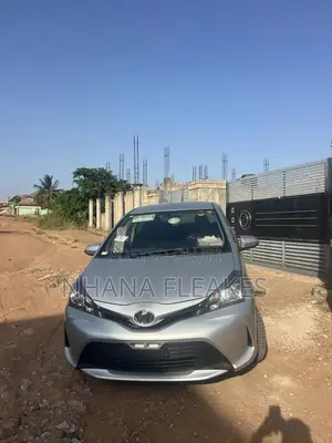 Toyota Vitz 1.0 FWD 5dr 2015 Silver