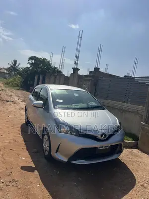 Toyota Vitz 1.0 FWD 5dr 2015 Silver