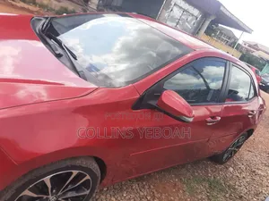 Toyota Corolla SE (1.8L 4cyl 2A) 2018 Red