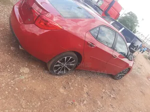 Toyota Corolla SE (1.8L 4cyl 2A) 2018 Red