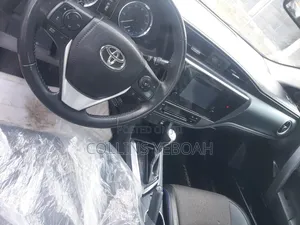 Toyota Corolla SE (1.8L 4cyl 2A) 2018 Red