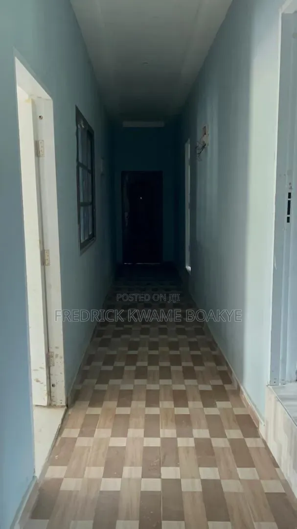 6bdrm House in Brother K Estate, Kumasi Metropolitan for sale
