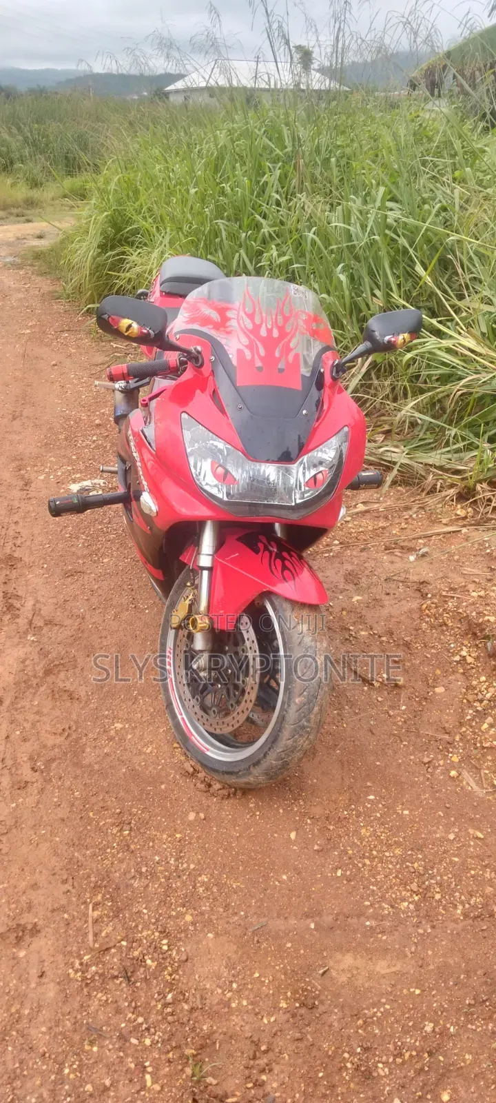 Honda CBR 2002 Red
