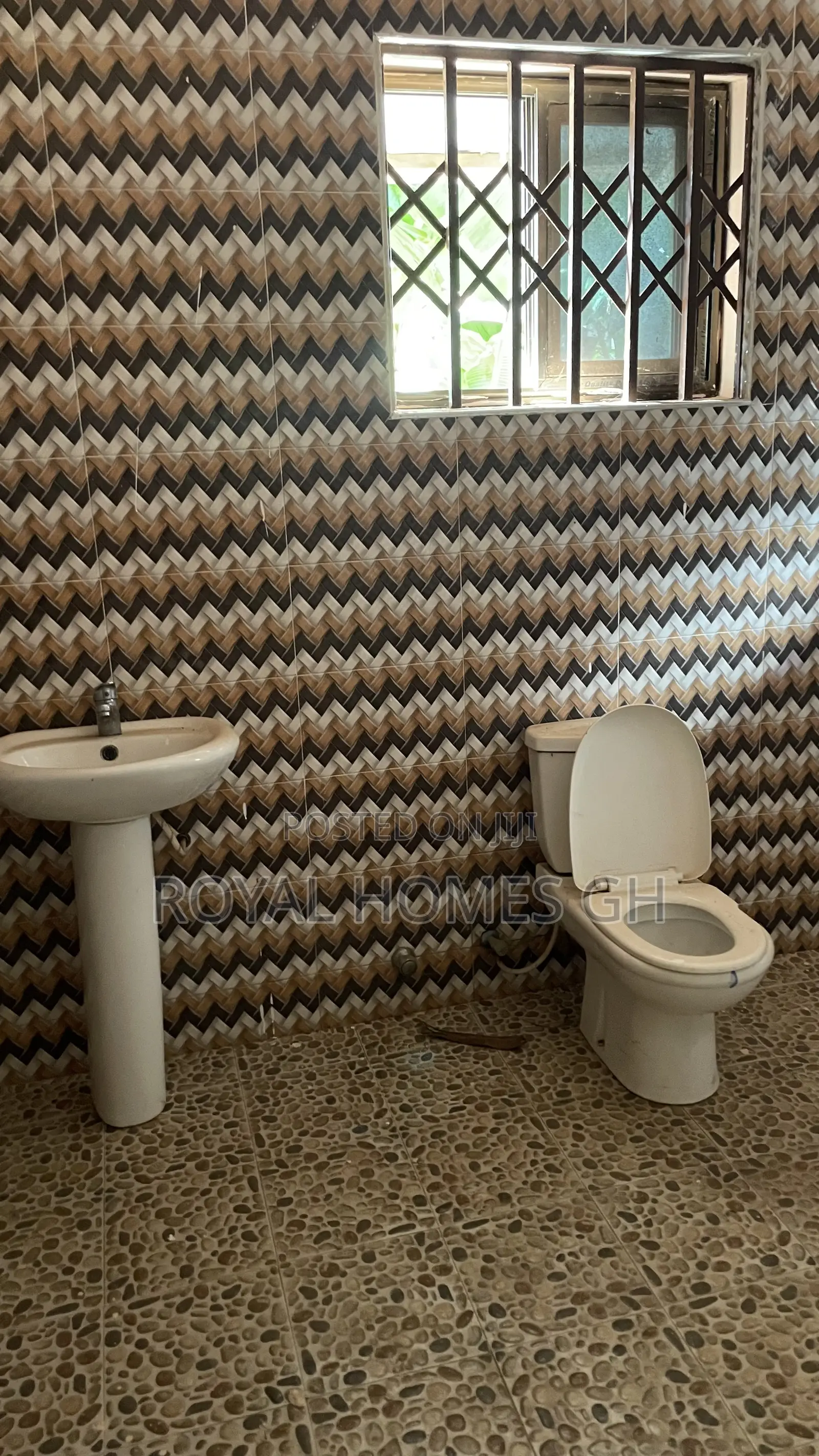 2bdrm Apartment in Royal Homes Gh, Adenta for rent
