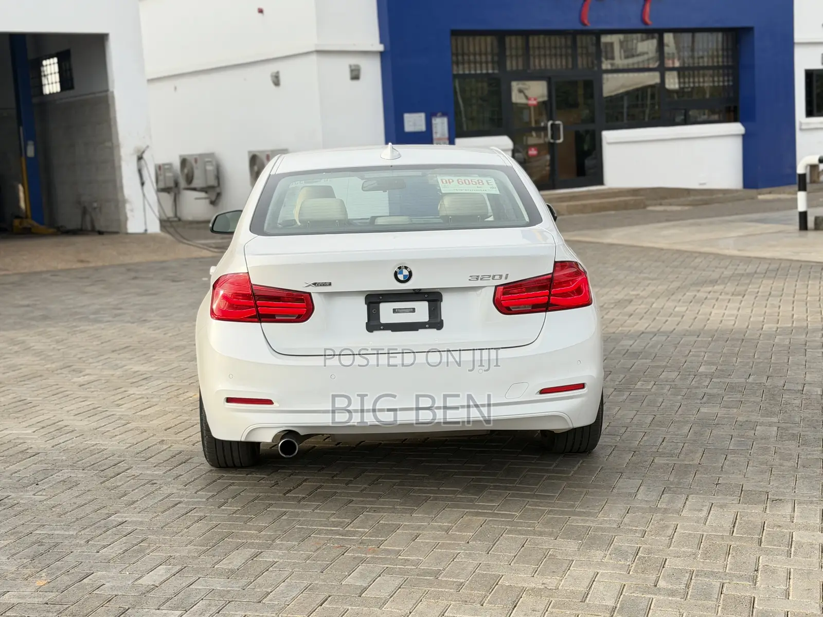 BMW 320i Sedan RWD 2019 White