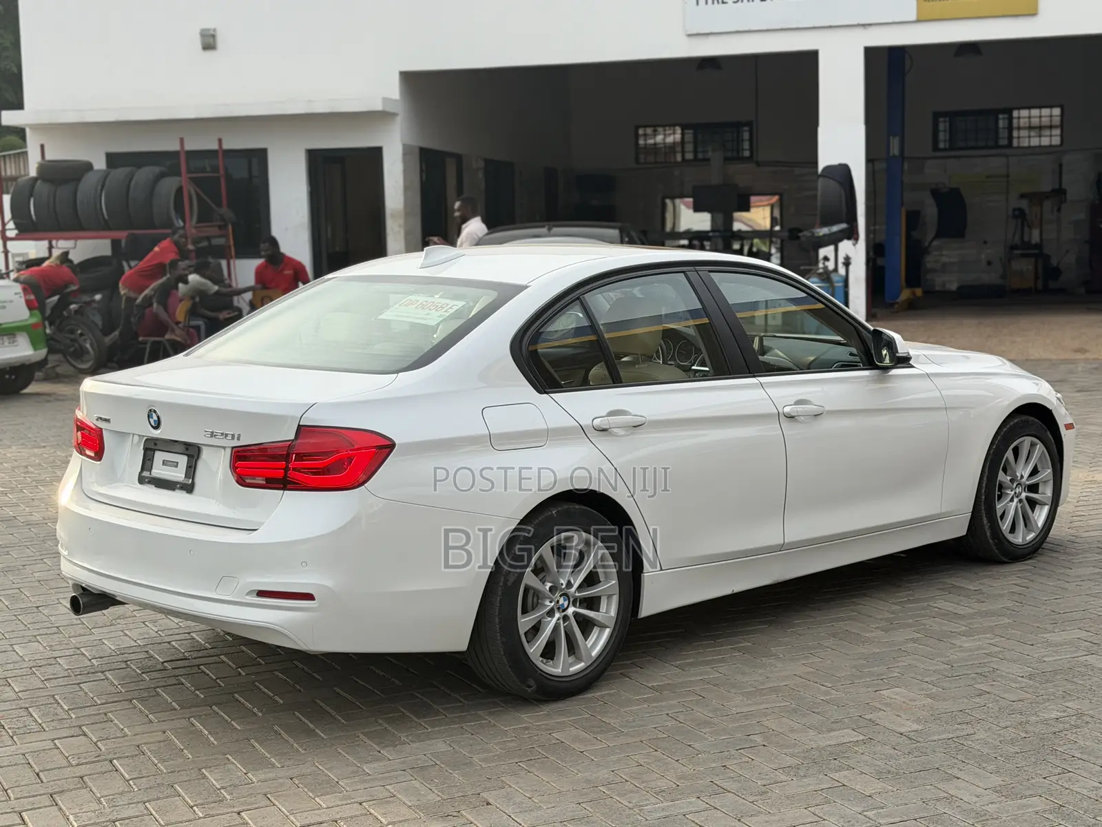 BMW 320i Sedan RWD 2019 White